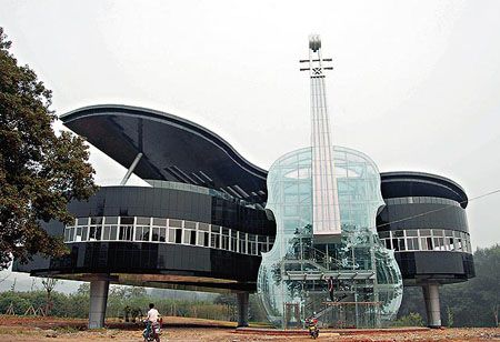 Gebäudearchitektur als Piano und Cello in China (Huainan/Provinz Anhui)